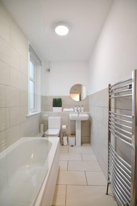 Contemporary 3 Bedroom Flat Kirkcaldy Exterior photo